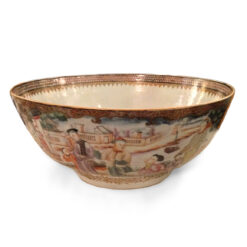 3024 - Chinese Export Qing Qianlong Famille Rose Medallion Porcelain Bowl