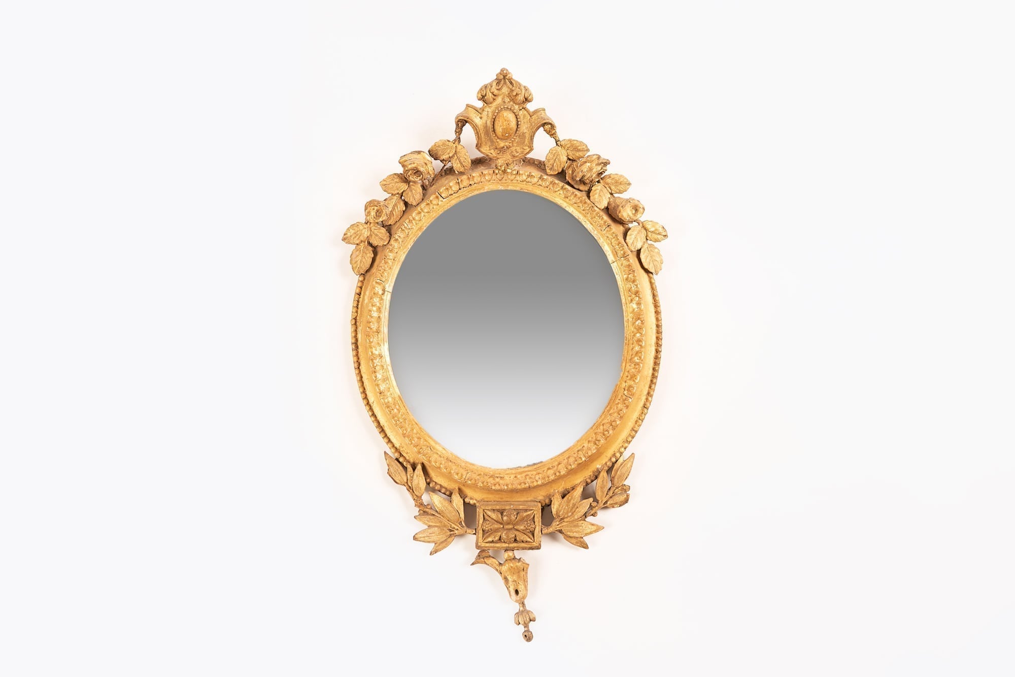 9237 - 19th Century Oval Carved Giltwood Mirror