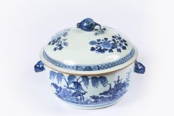 10360 - 19th Century Chinese Export Nanking Porcelain Tureen