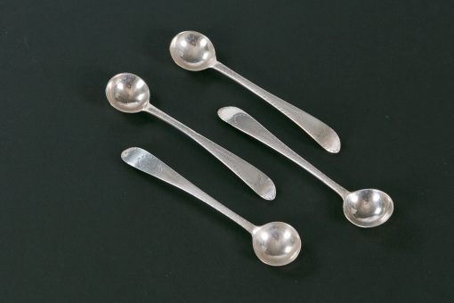 10332 - 18th Century George III Silver Set of Four Salt Spoons