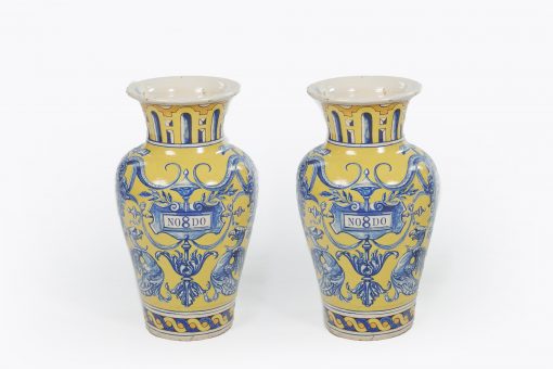 10470 - 19th Century Spanish Pair of Urns