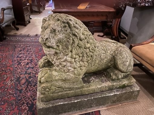 10711 Pair of stone lions e
